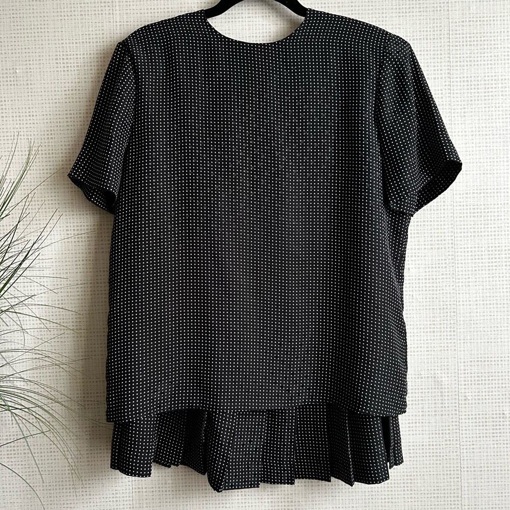 Vintage Blouse and Skirt Set with Pleated Design